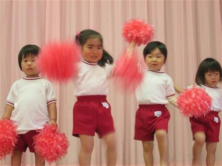 元気に踊るばらぐみさん