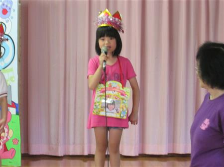 インタビューに答える子ども