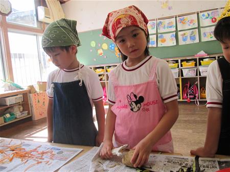 クッキングする子ども