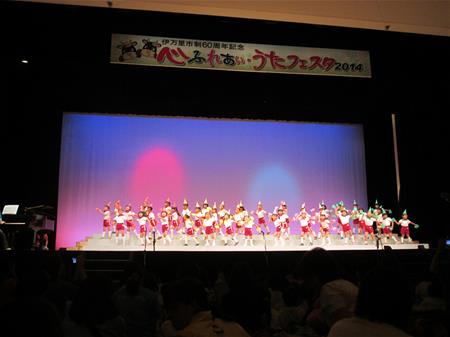 うたフェスタに出演する子ども