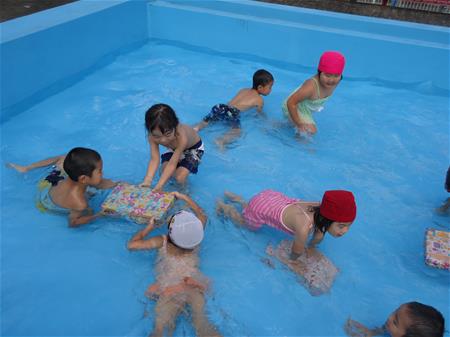 プール遊びの様子５