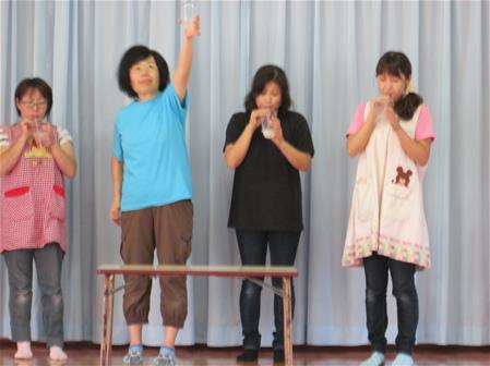 牛乳早飲み対決！