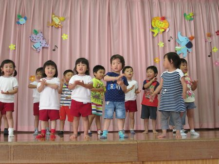 発表する子ども