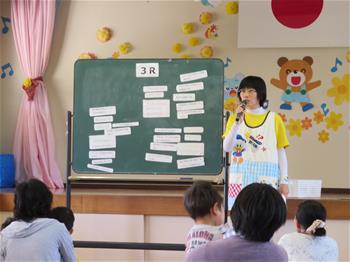 環境についての話をしている写真