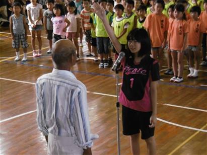 選手宣誓する大里子ども会の選手