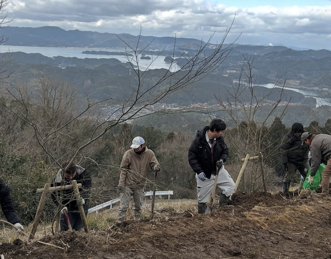 波多津植樹中写真2
