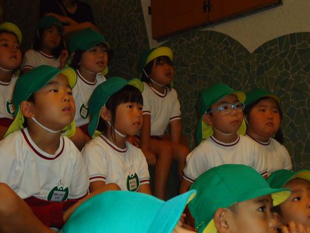 伊万里市民図書館にて