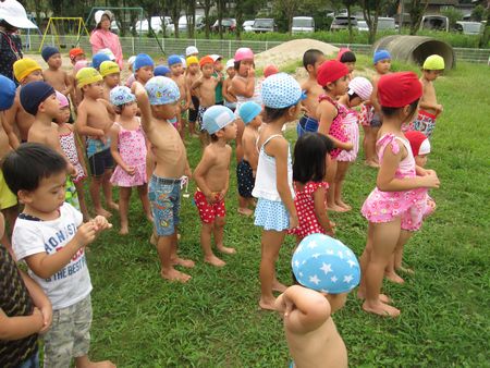 おはなしを聞く様子