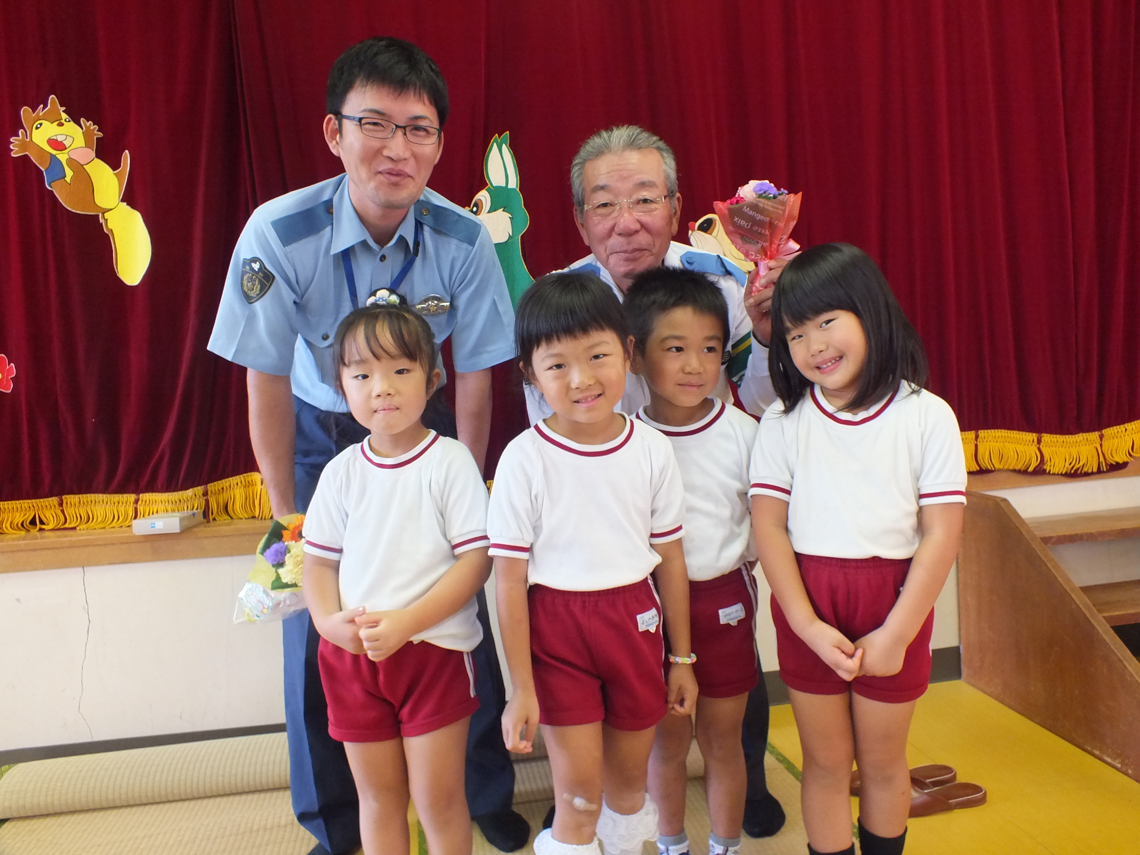 おまわりさん交通指導員さんと一緒に