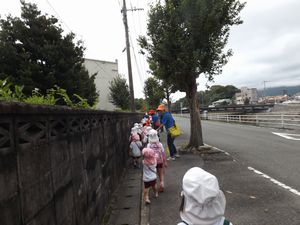 歩いているところ