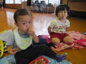 お弁当を食べているところ