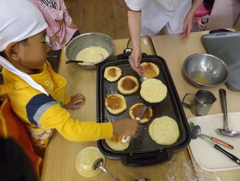 焼いているところ