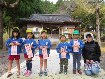 七五三参拝の時の神社の前の写真