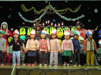 こどもたちがダンスを踊っている写真