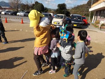 隠れている子供たち