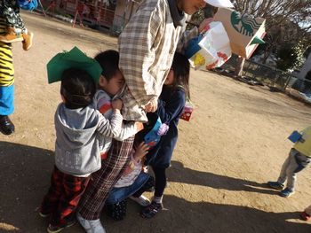 隠れている子供たち