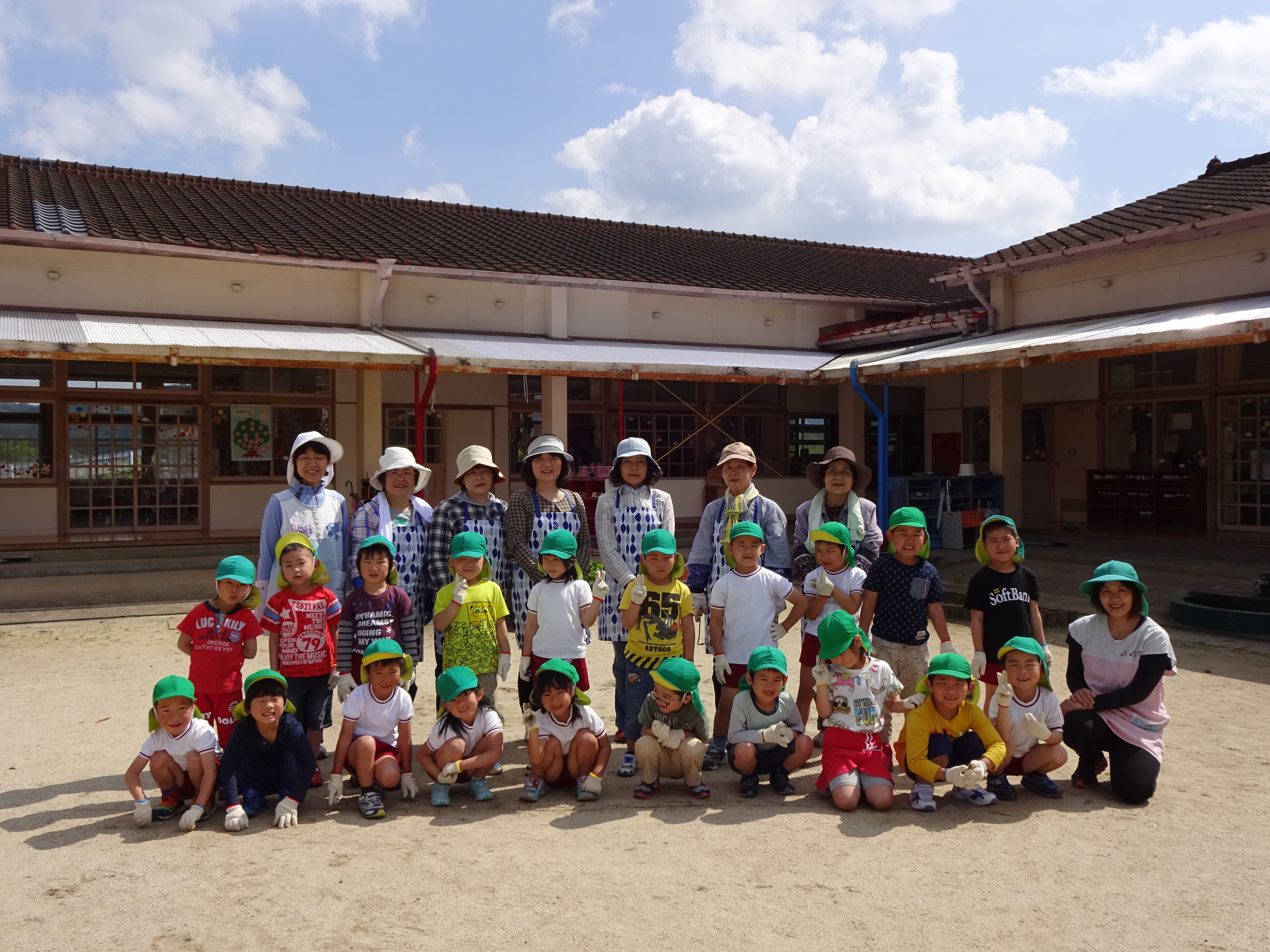 JA女性部の方と集合写真