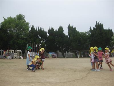 じゃんけんをして遊んでいます