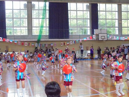年長お遊戯の様子