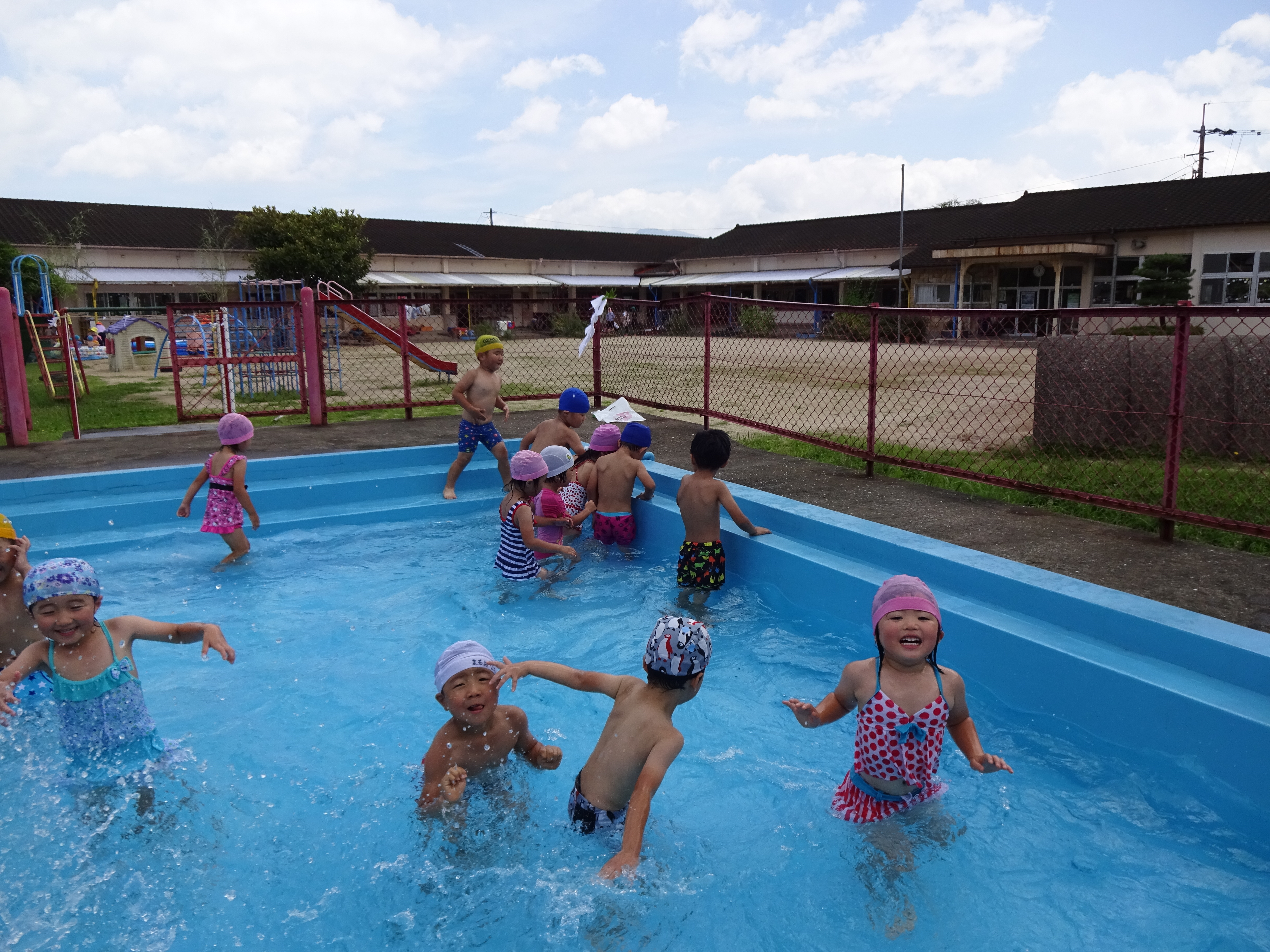 プール遊び　ゆり組