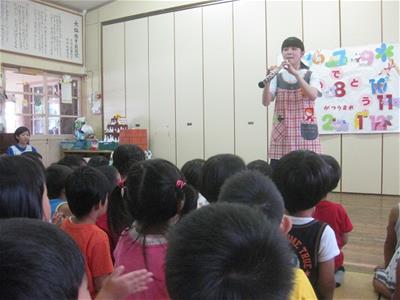 実習生の先生がオーボエの演奏をしてくれました
