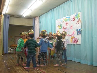 ケーキを囲んでお祝いです