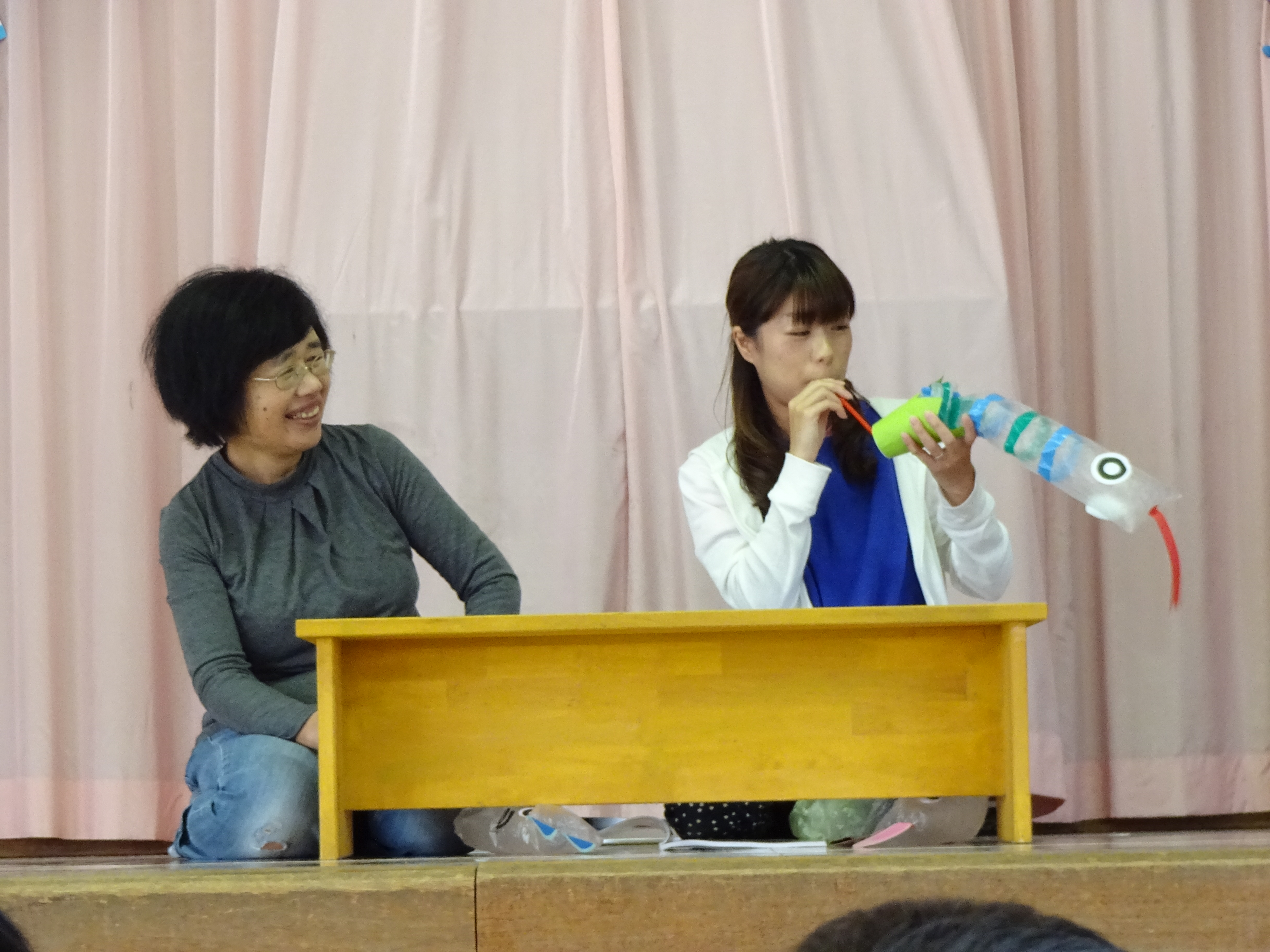 コップからでてくる動物は何かな？　ヘビ