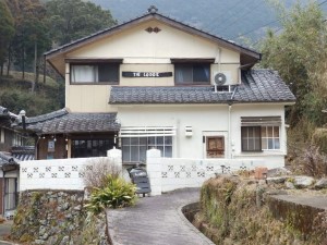 327外観