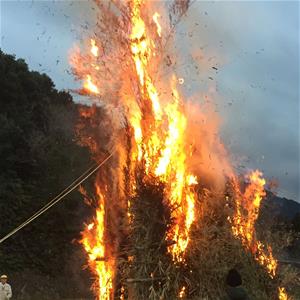 鬼火焚きのようす