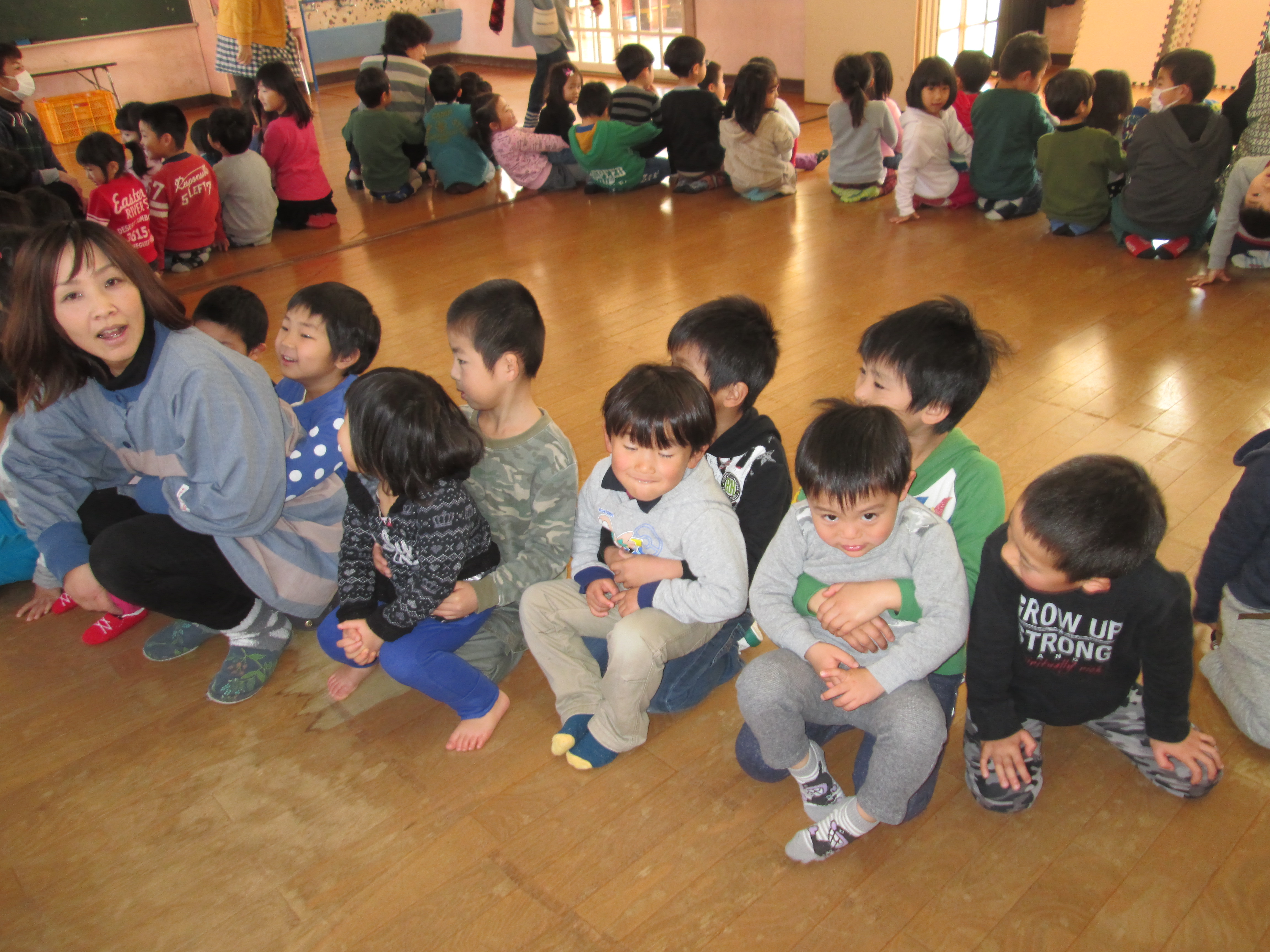 おひざ取りゲームの様子