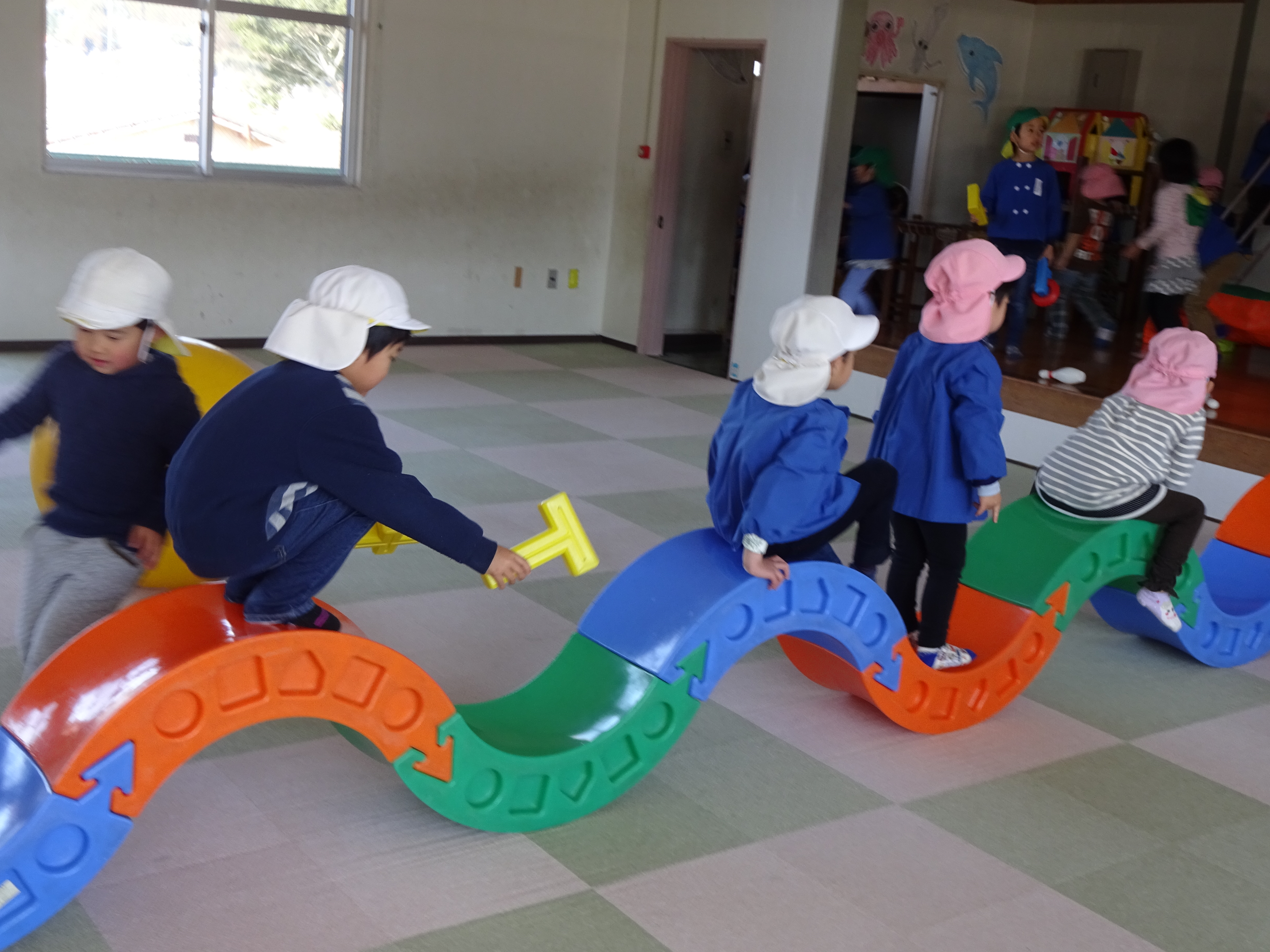 児童センターで遊ぶ様子