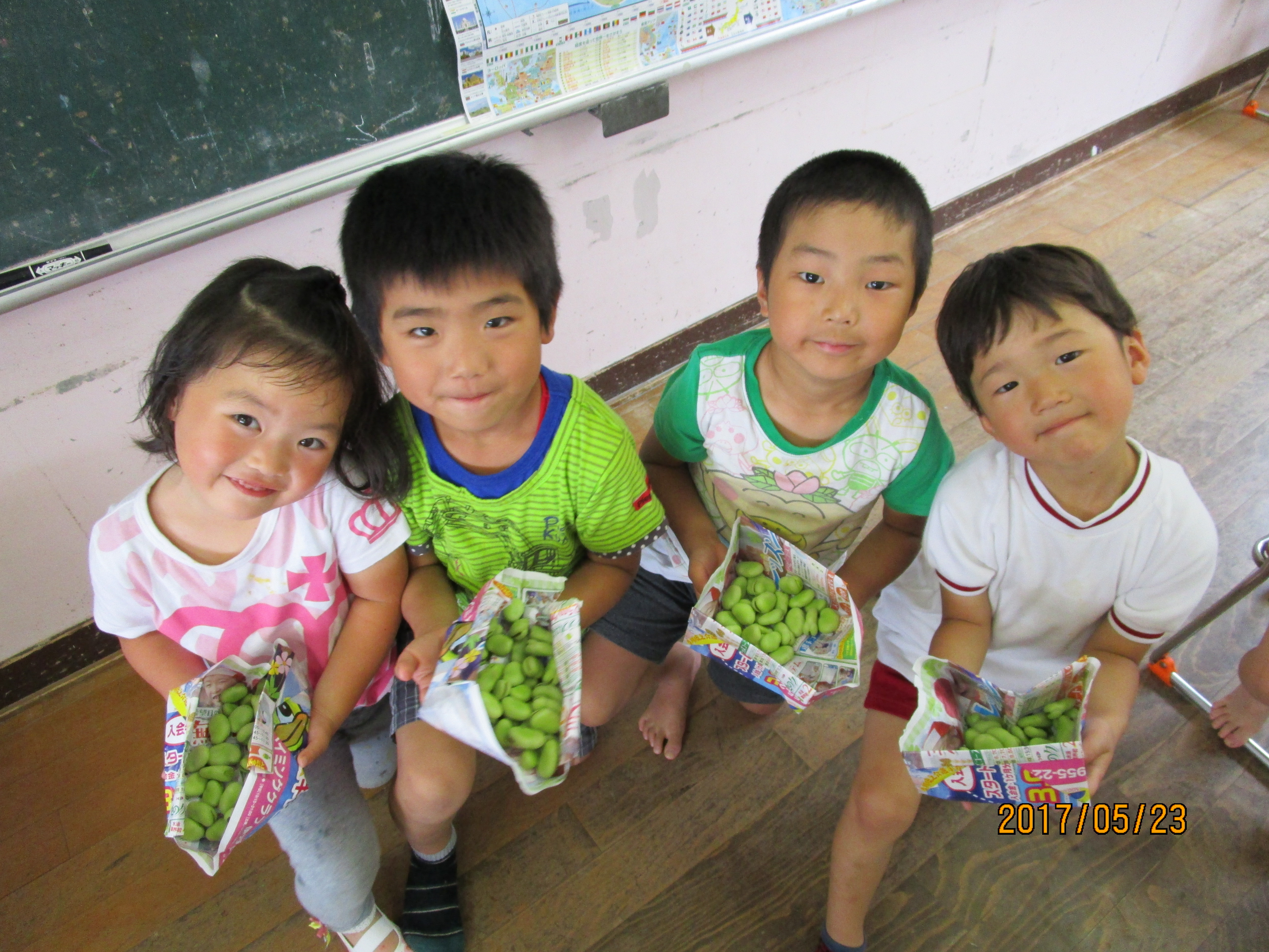 まつ組さん&hellip;枝豆むき