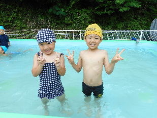 プール遊び