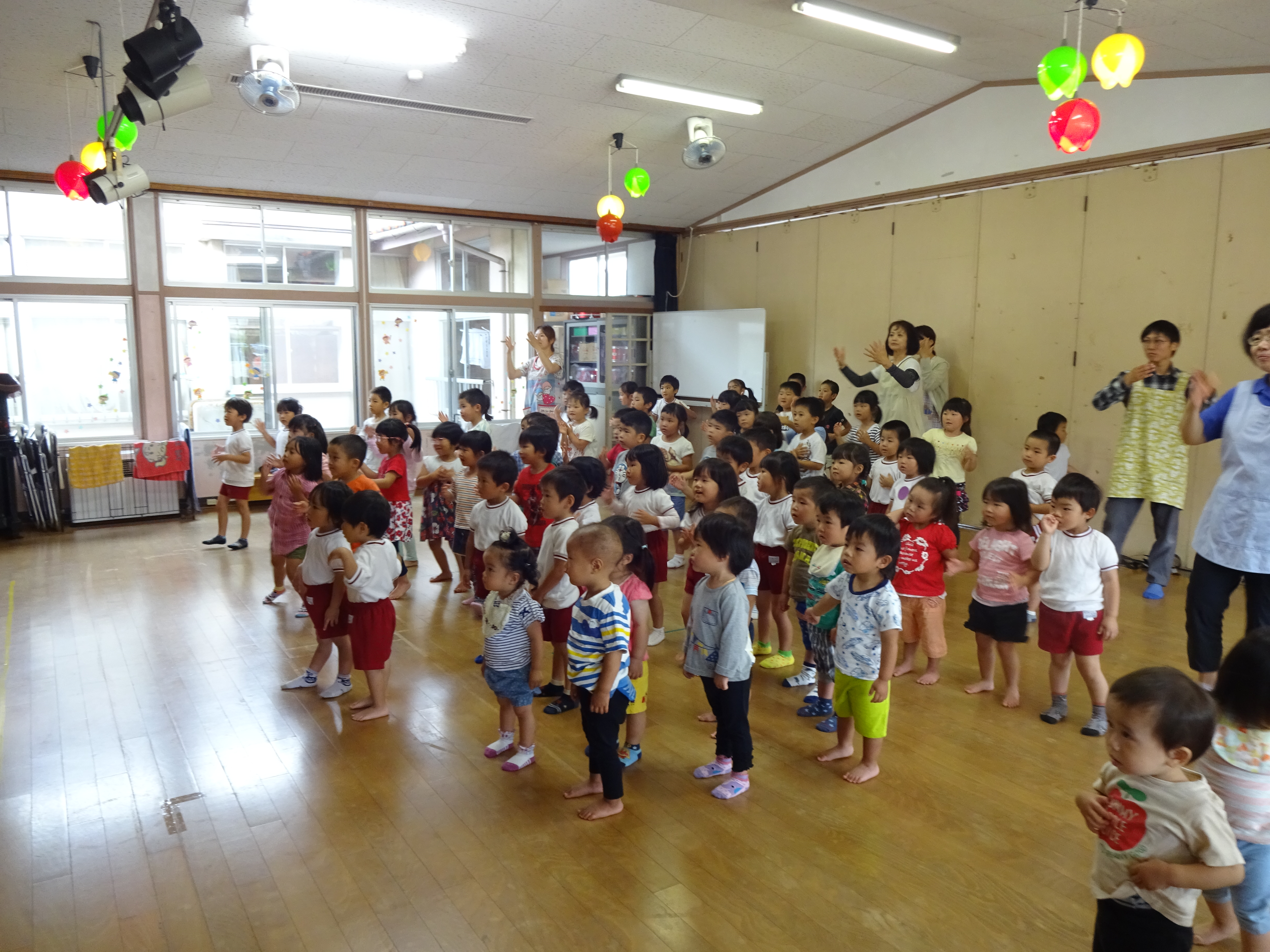 子どもたちの踊り