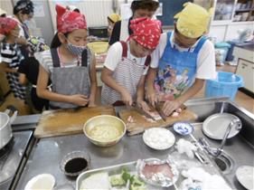 夏の寺子屋のようす