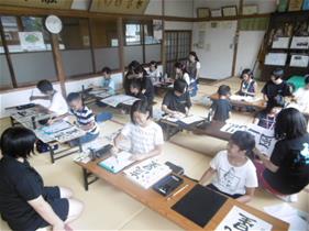 夏の寺子屋のようす