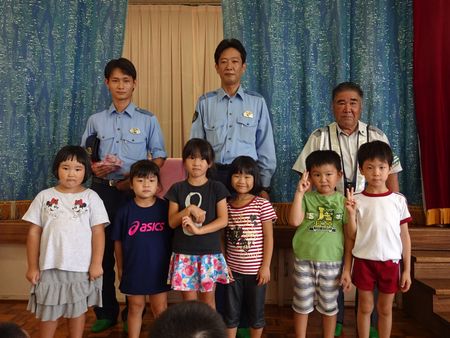 おまわりさん・交通指導員さんと一緒に
