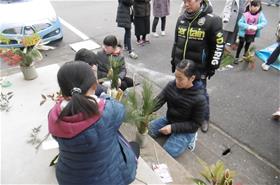 門松つくりのようす
