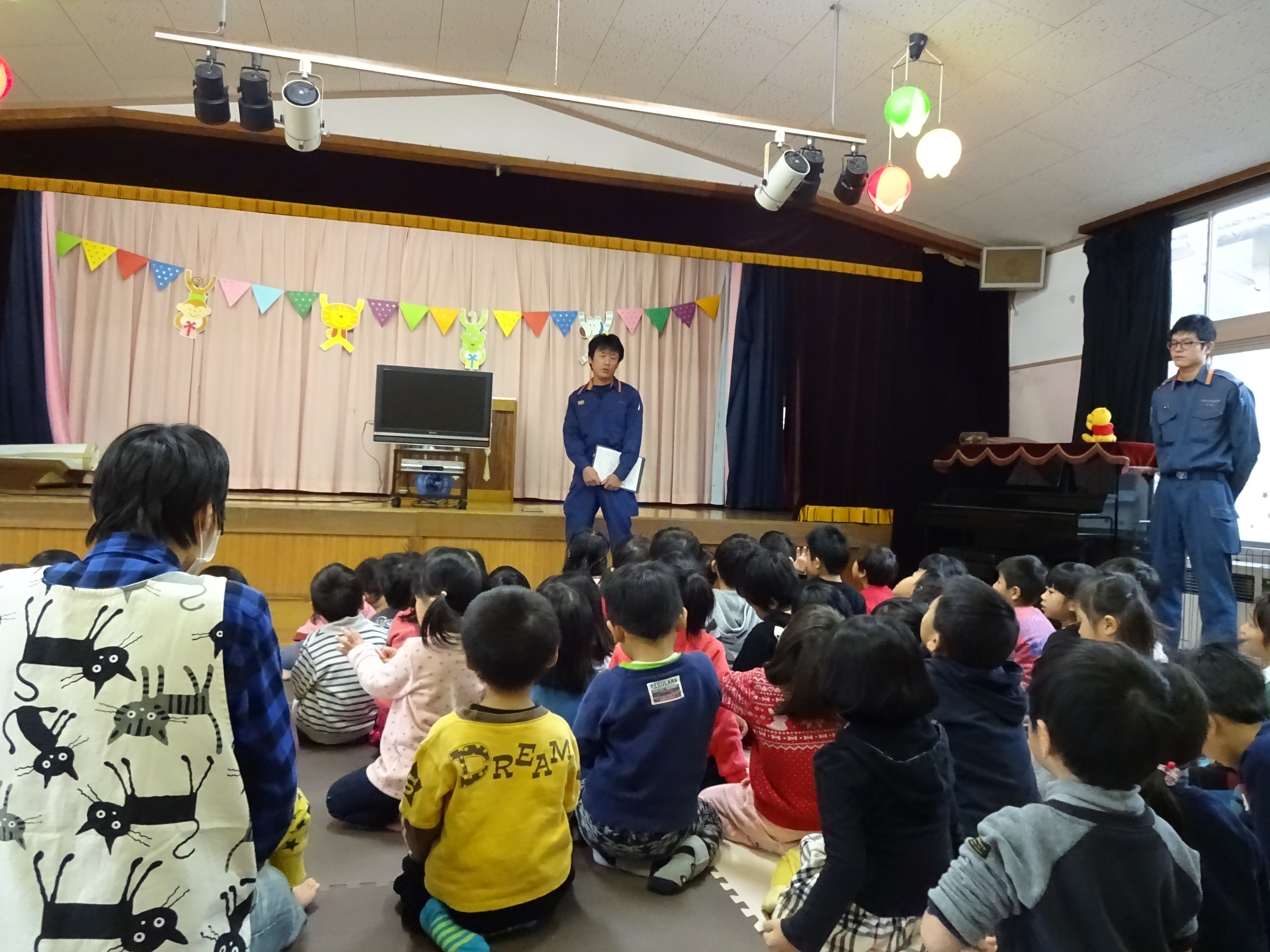 消防士さんが話しているところ