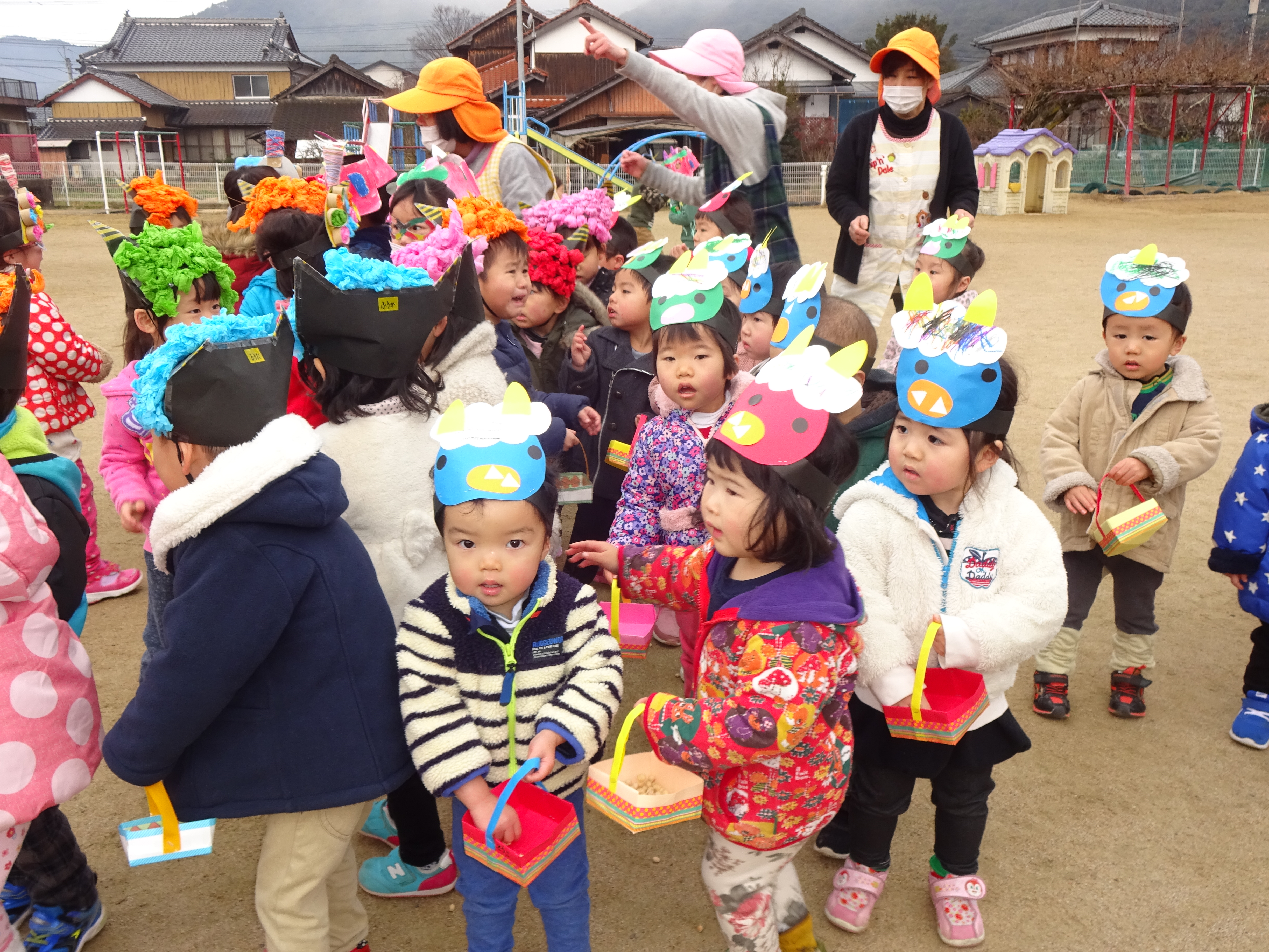 豆をまいているところ