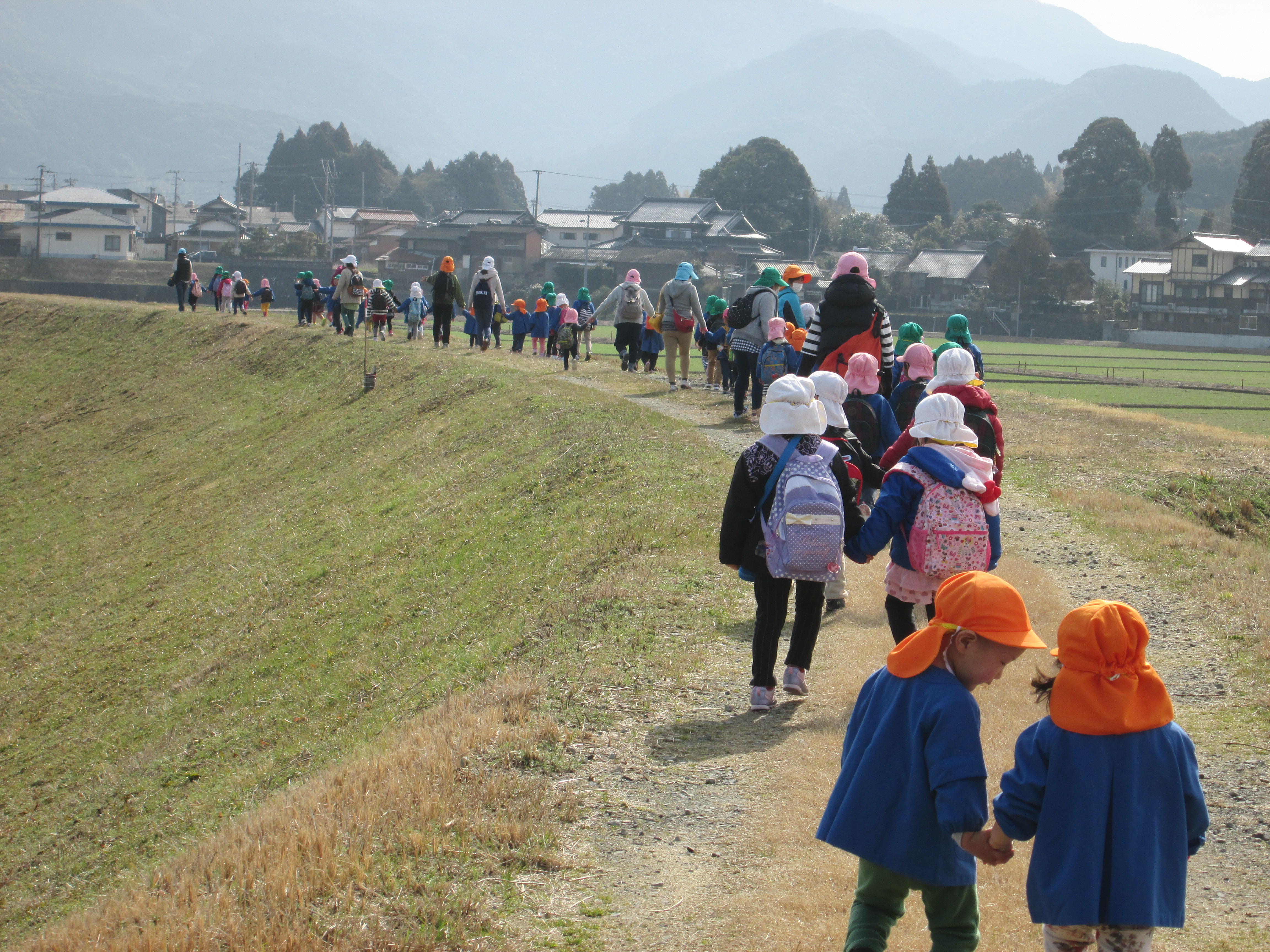 歩いているところ