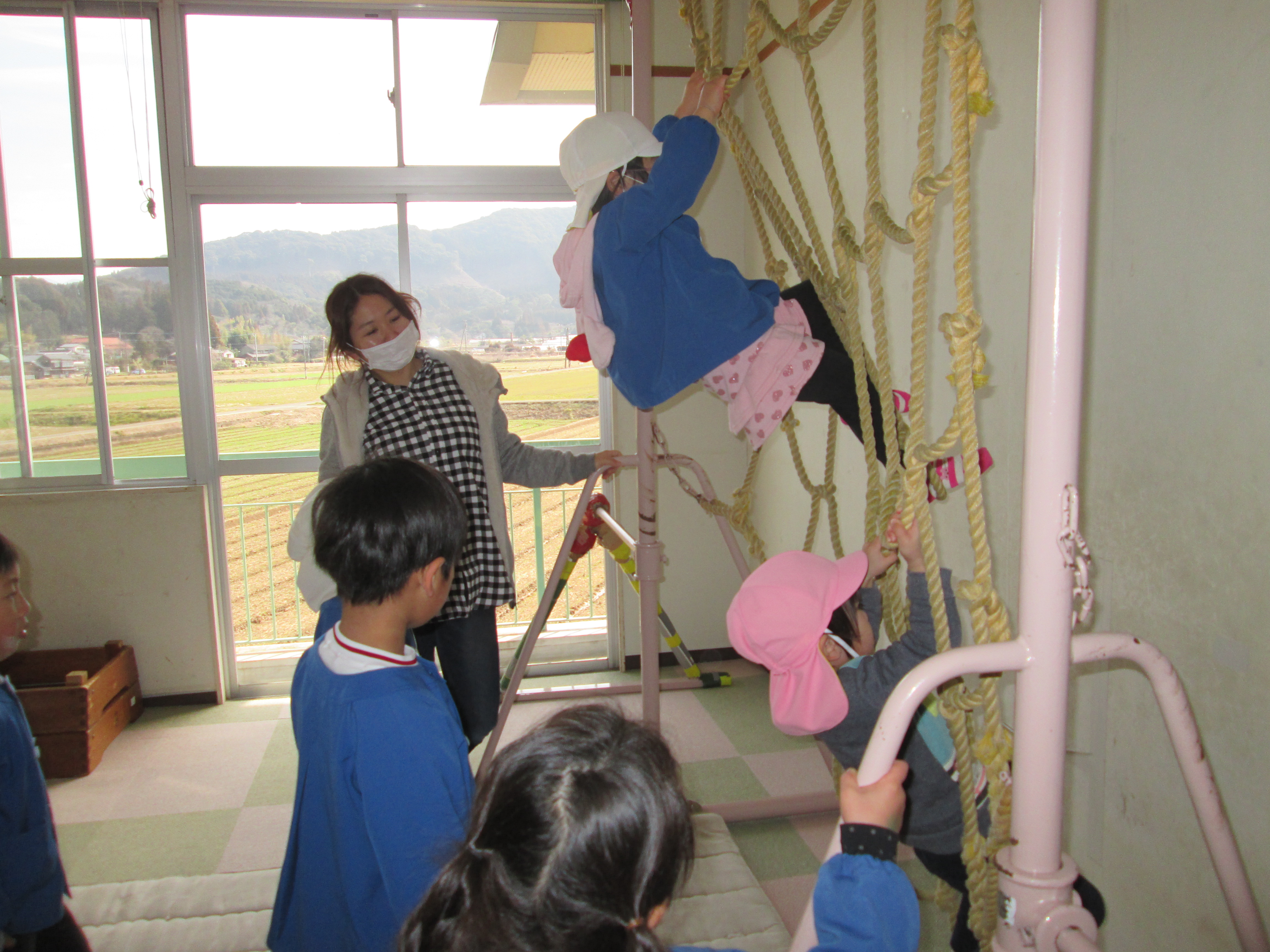 児童センターで遊んでいるところ