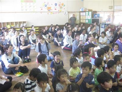 保育参観では保護者のみなさんに見守られて楽しい１日を過ごせました