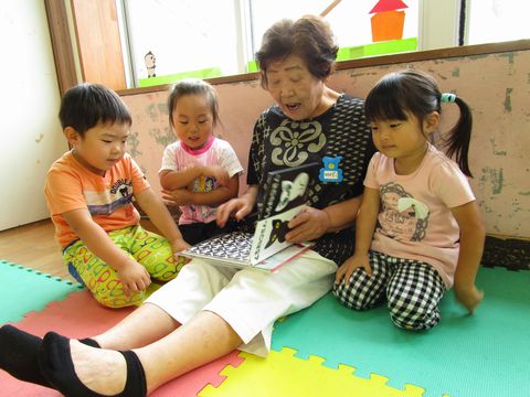 読み聞かせの様子