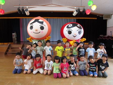 人権キャラクターとの記念写真