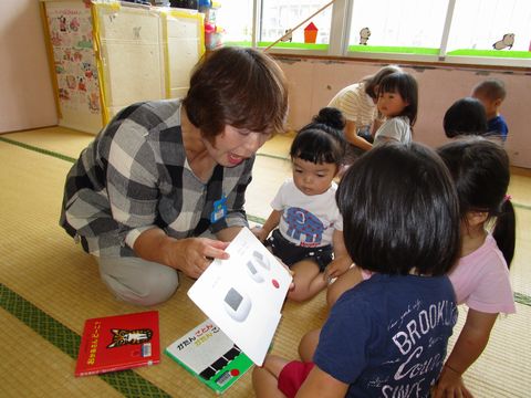 ばら組　読み聞かせの様子