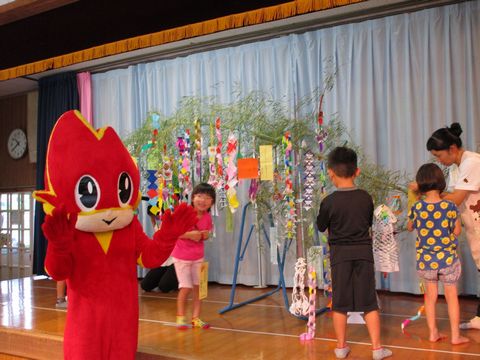 キュートくんと七夕飾り付け