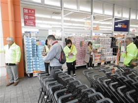 交通安全キャンペーンのようす