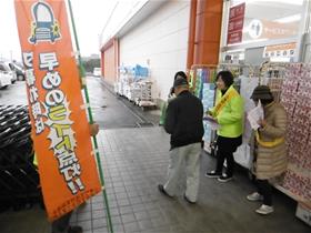交通安全キャンペーンのようす