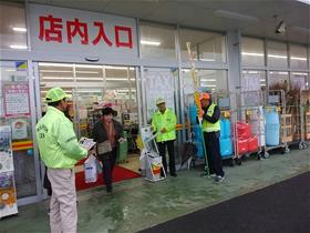 交通安全キャンペーンのようす